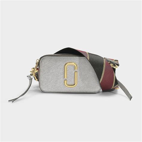 marc jacobs snapshot bag size